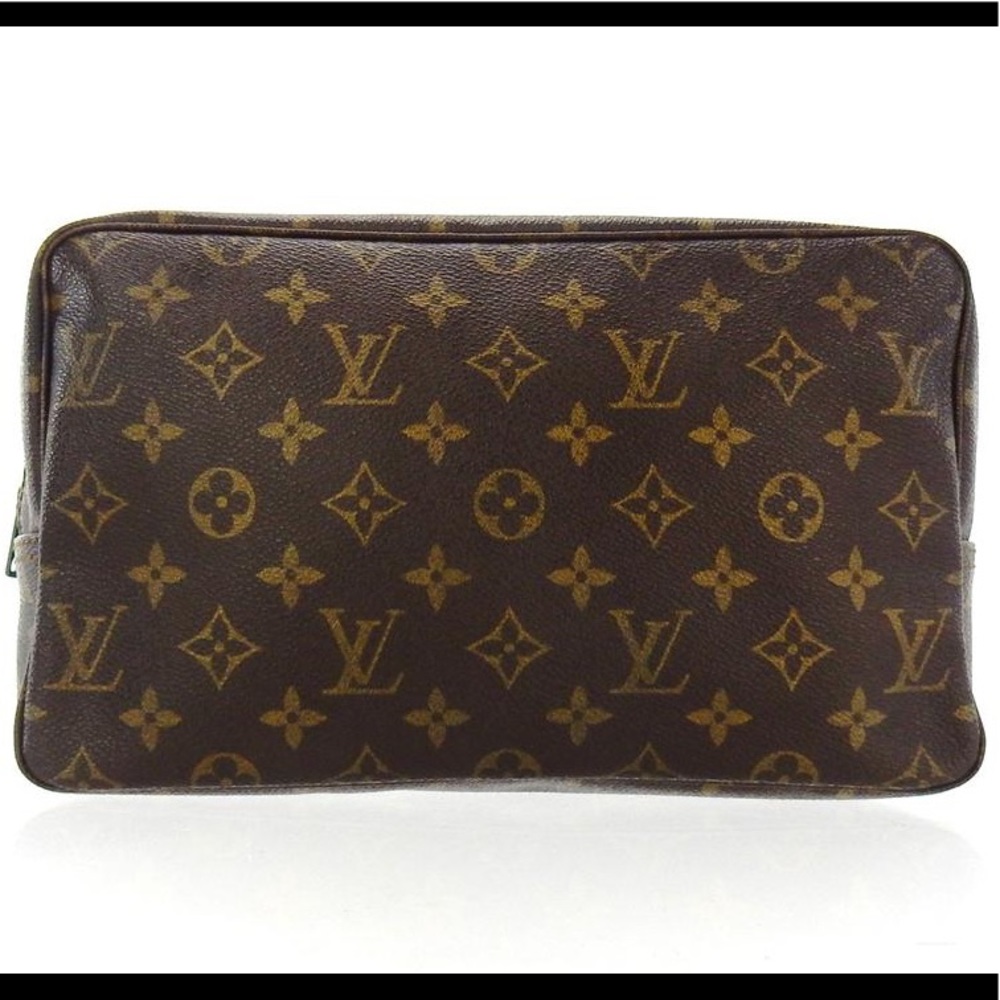 Authentic Louis Vuitton Toiletries 28.